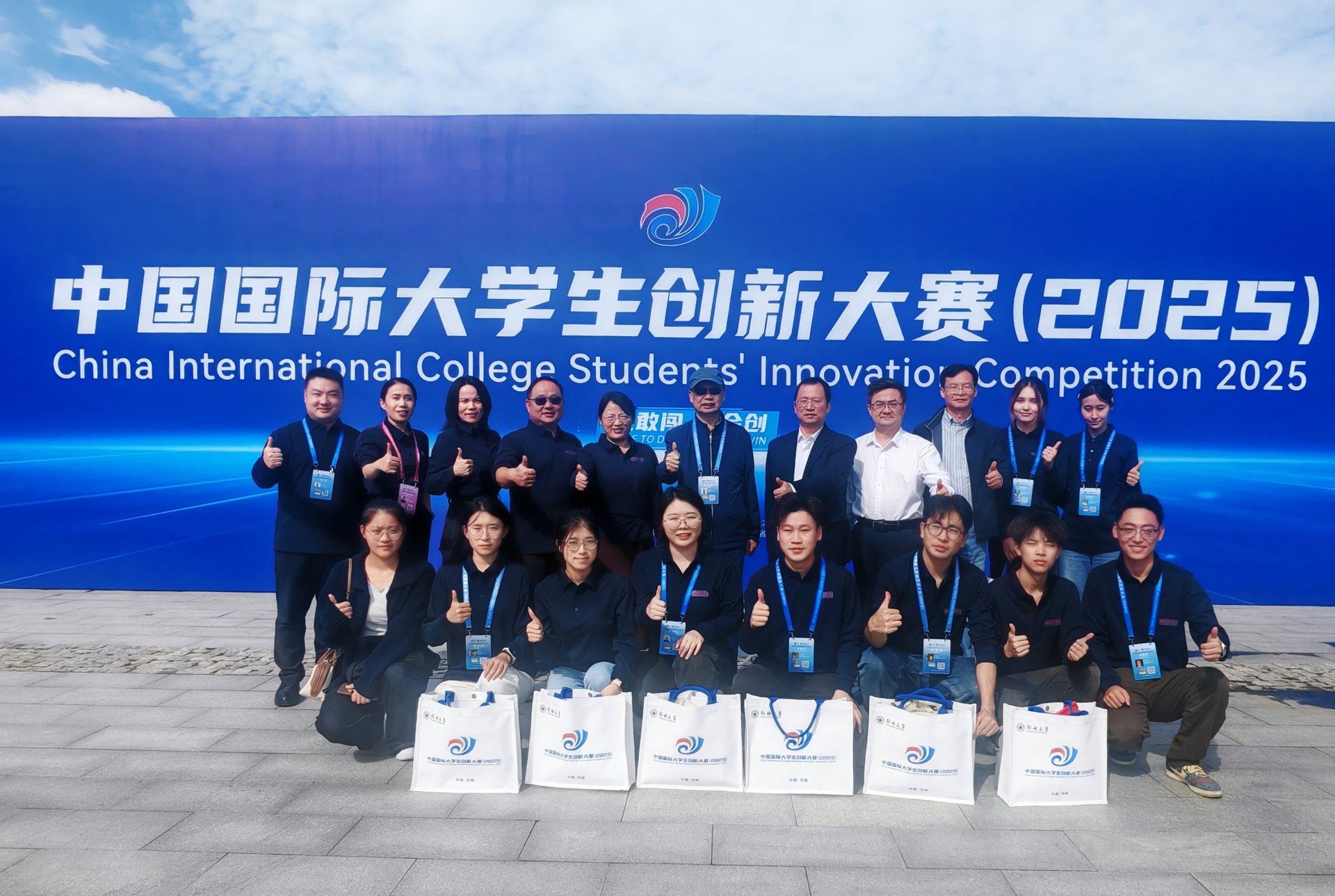 02ef7d0b63ce12990f6450a77ea3a4c.jpg 经过激烈角逐