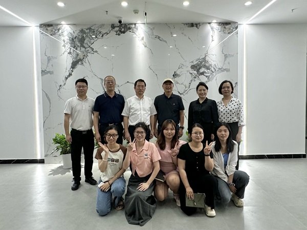 8b61a00f4bf044a9f98f9e824ea3da3.jpg 对照阅读6月6日